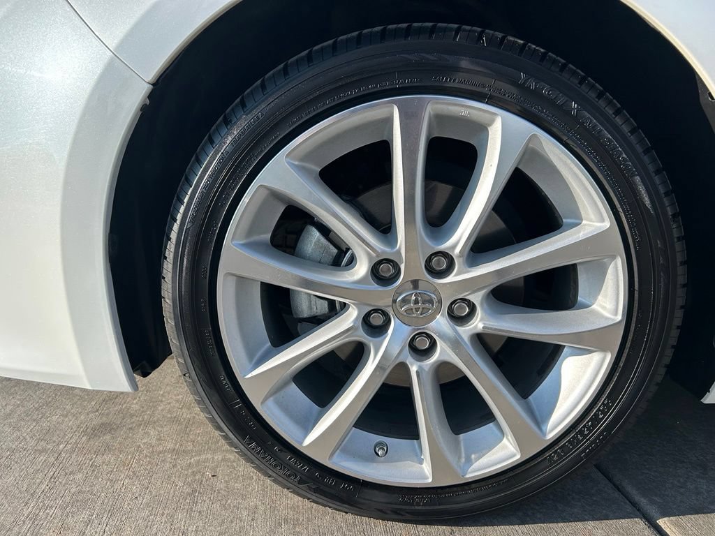 Used 2014 Toyota Avalon Limited FWD image 32