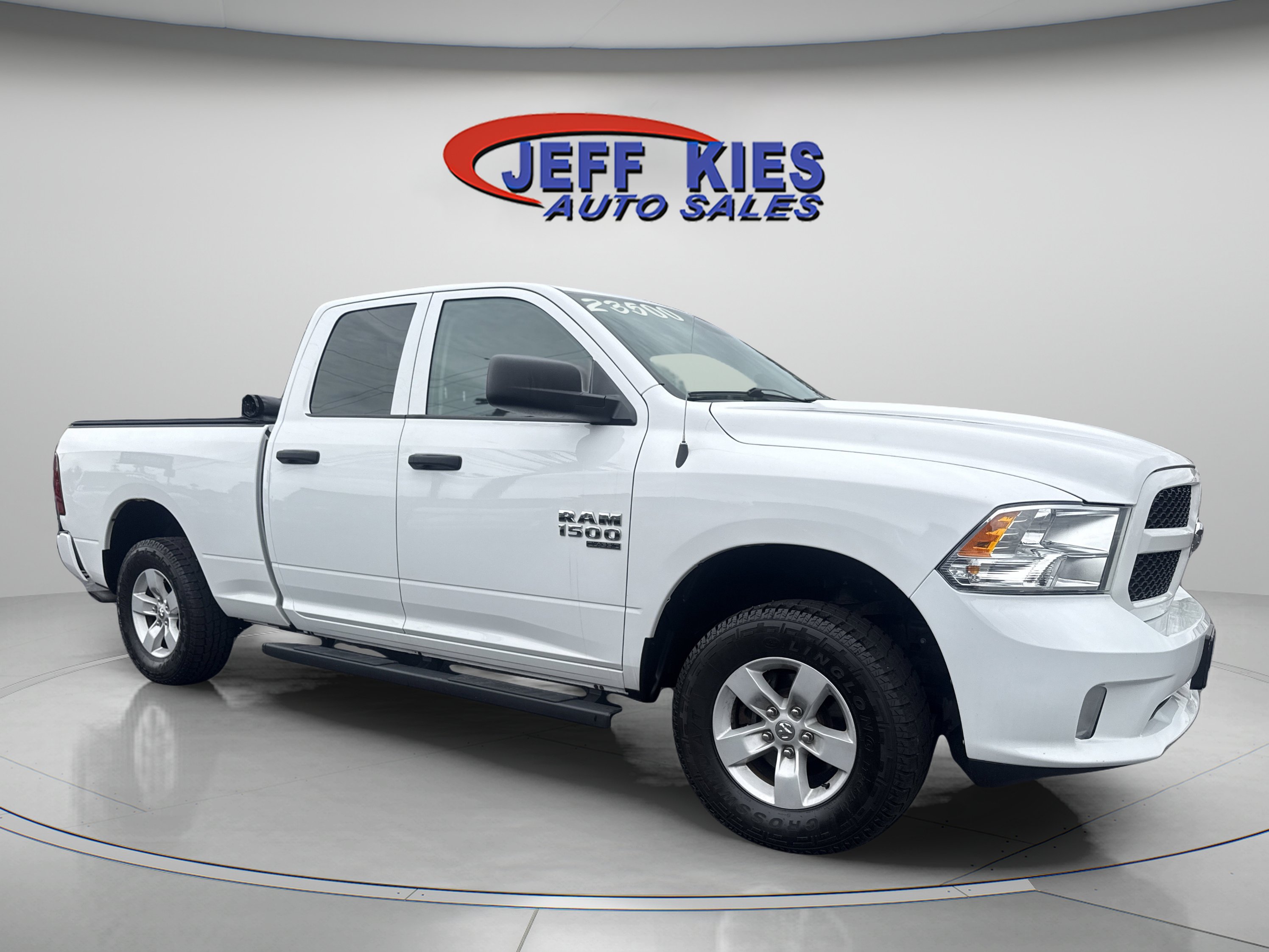 Used 2019 RAM 1500 Express AWD/4WD image 3