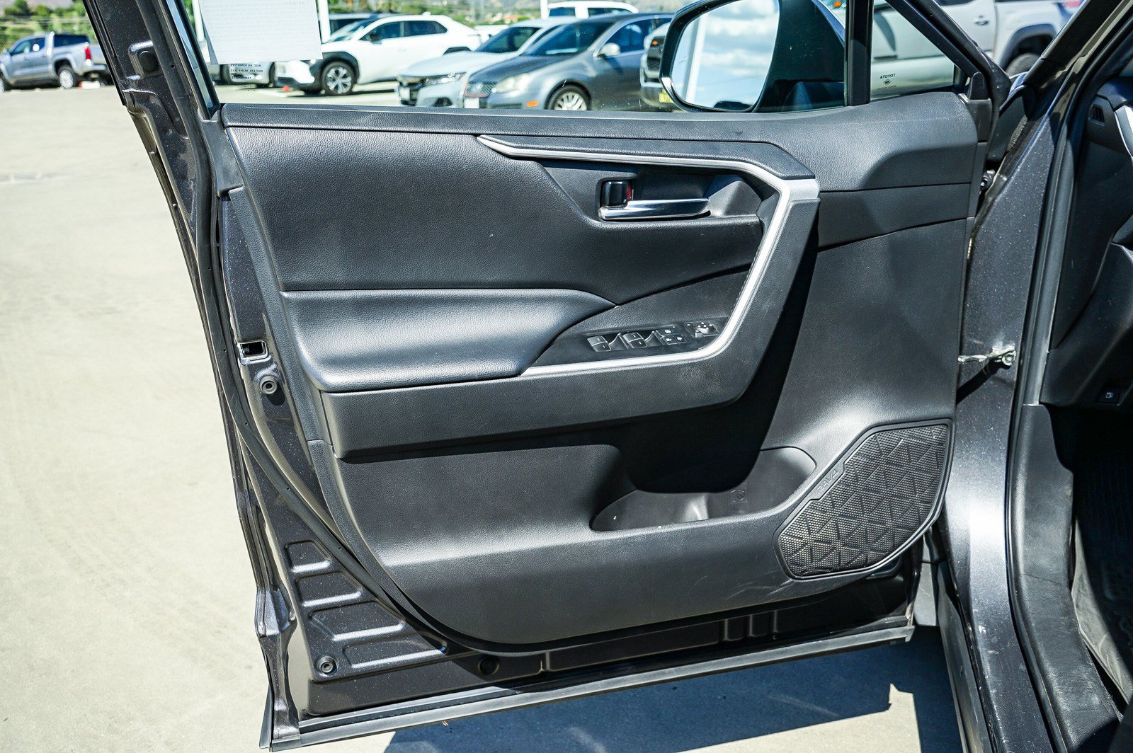 Used 2022 Toyota RAV4 XLE w/ Convenience Package AWD/4WD image 22