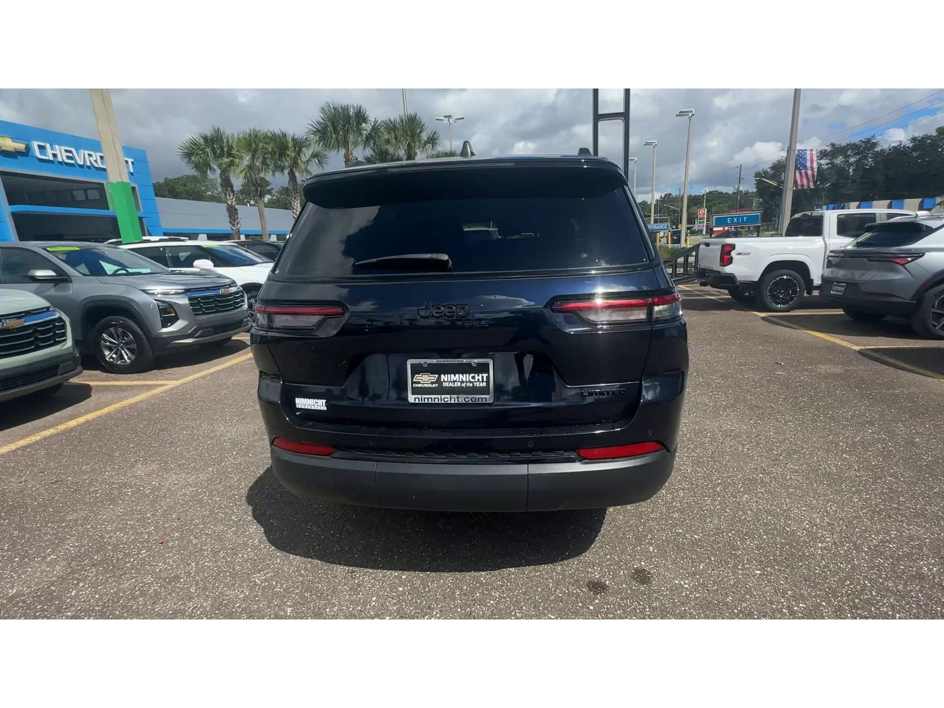 Used 2024 Jeep Grand Cherokee L Limited w/ Black Appearance Package RWD image 3