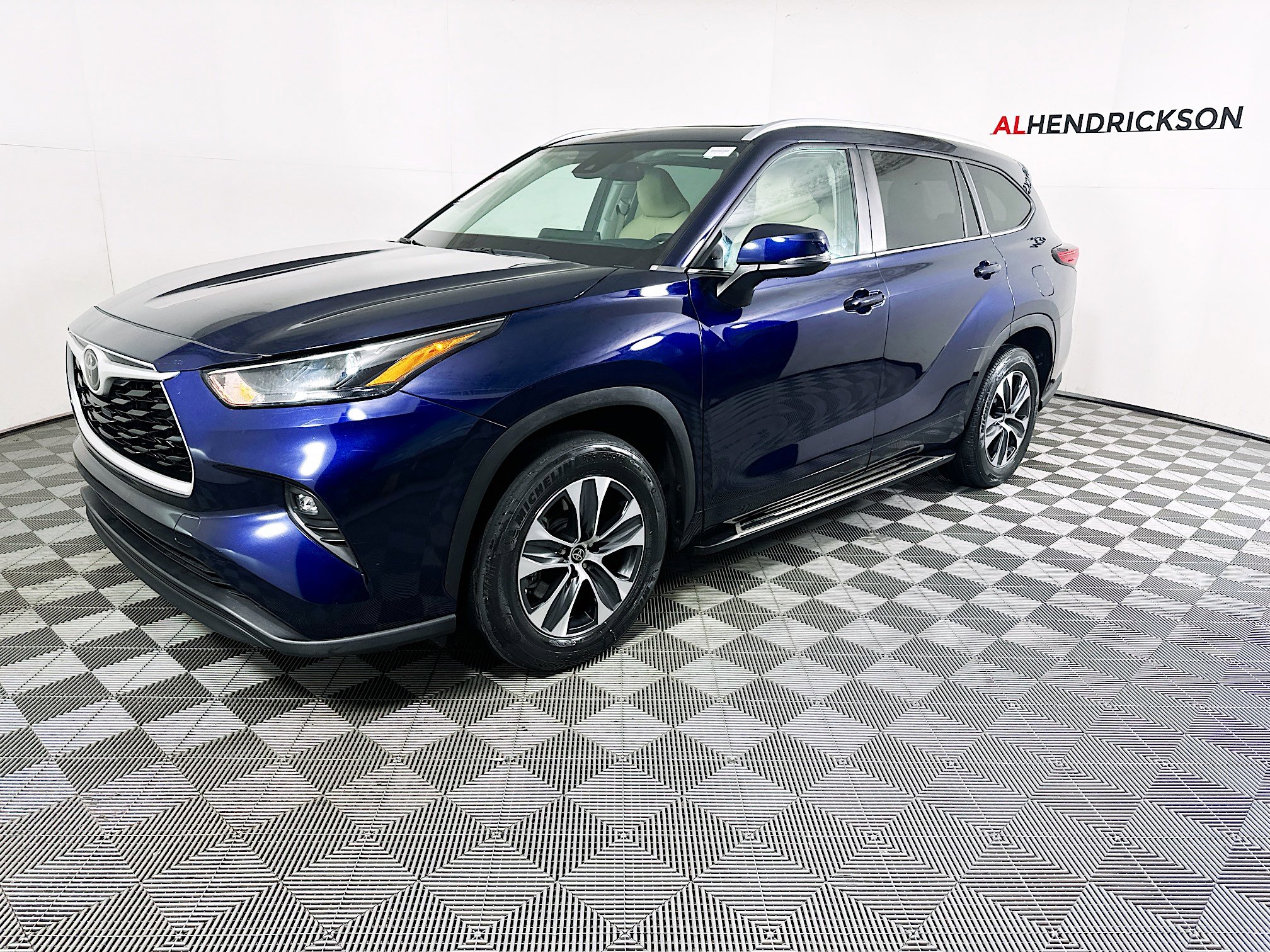 Used 2023 Toyota Highlander XLE image 7