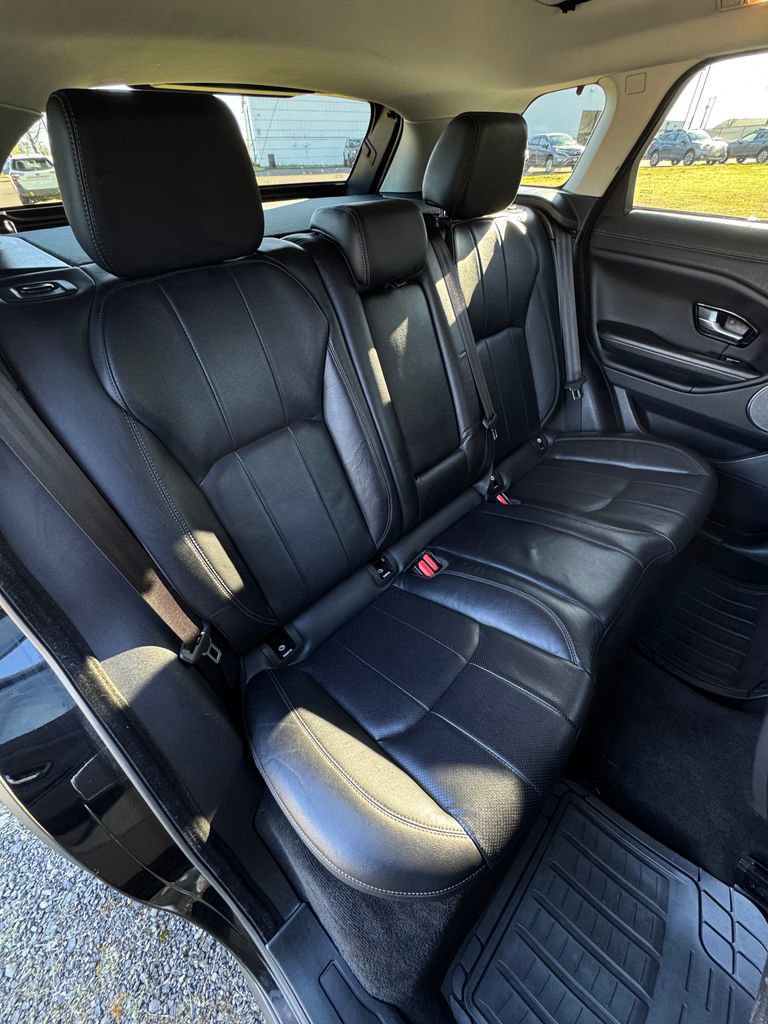 Used 2019 Land Rover Range Rover Evoque SE Premium image 27
