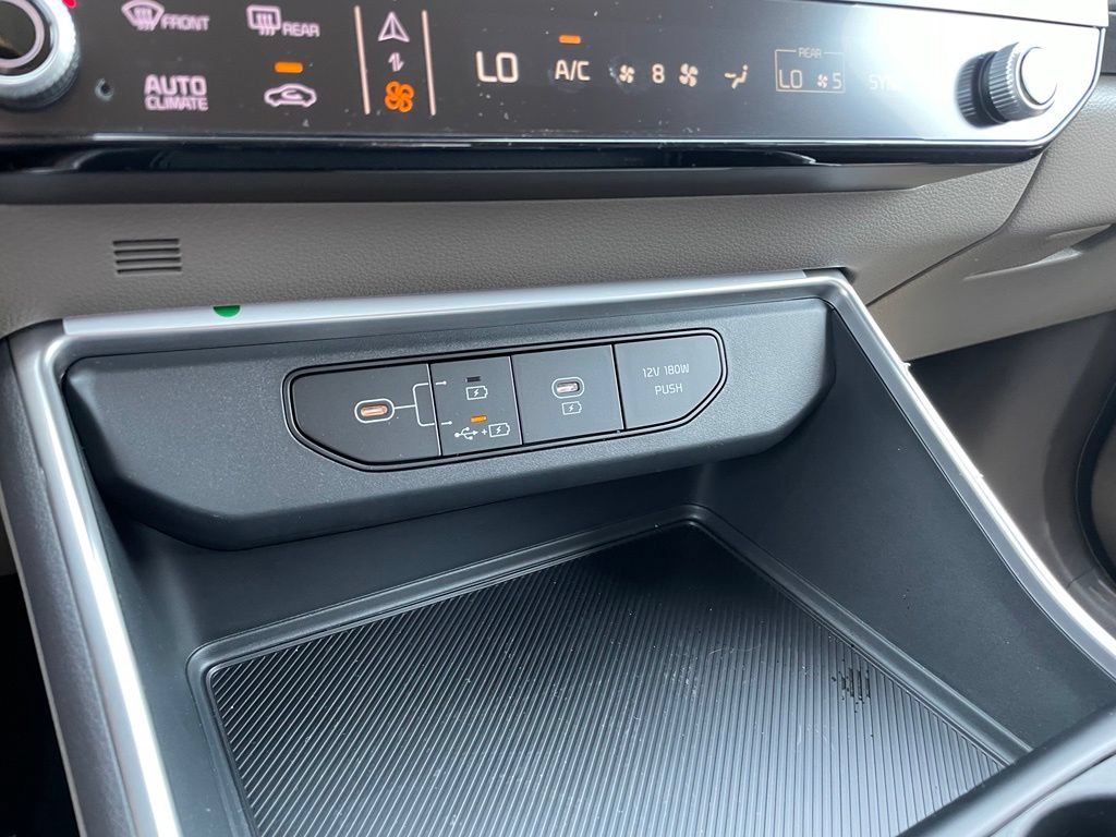 New 2026 Kia Carnival FWD image 19