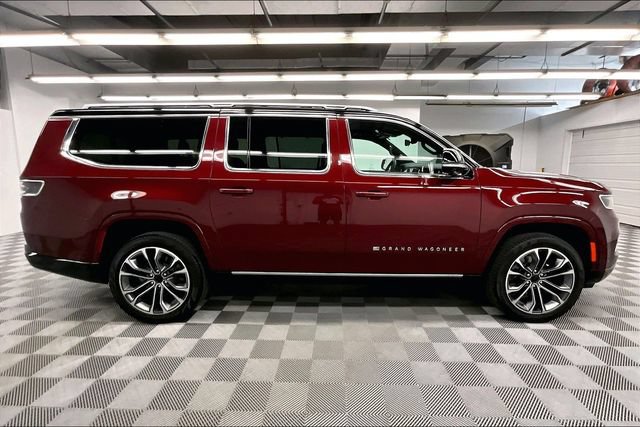 Used 2025 Jeep Grand Wagoneer L Series III w/ Rear-Seat Entertainment Group AWD/4WD image 14