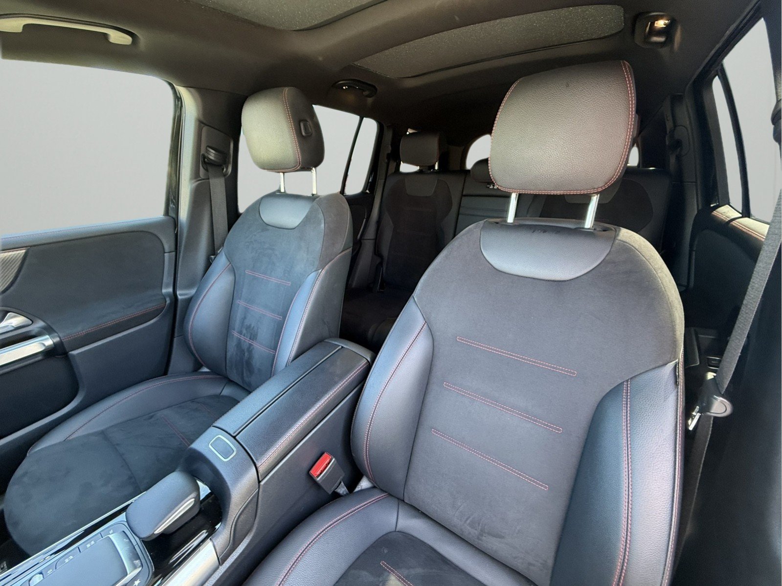 Used 2022 Mercedes-Benz GLB 250 4MATIC image 8