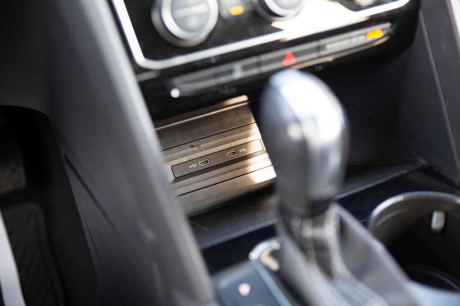 Used 2022 Volkswagen Atlas Cross Sport SE image 16