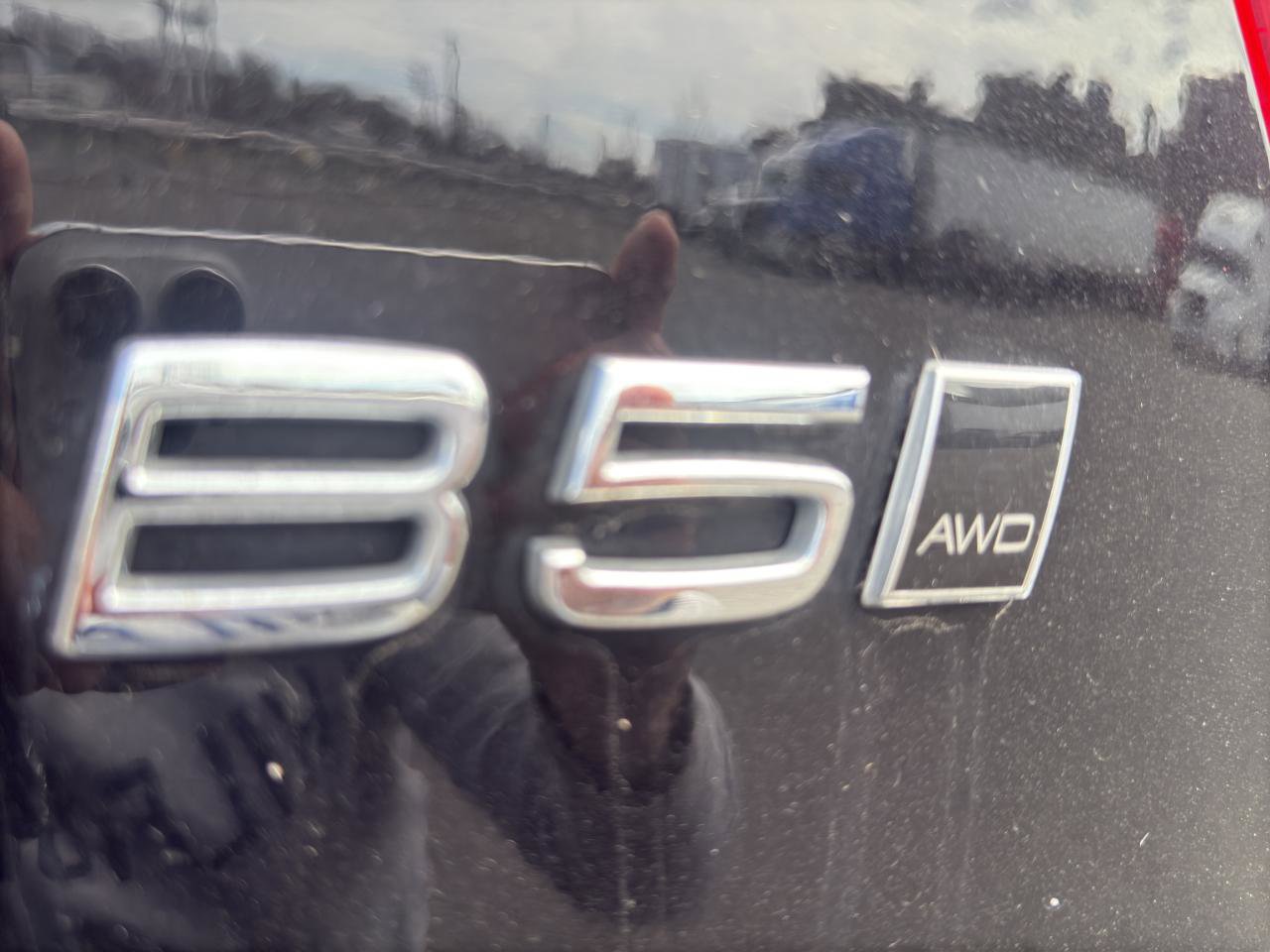 Used 2025 Volvo XC40 B5 Plus image 27