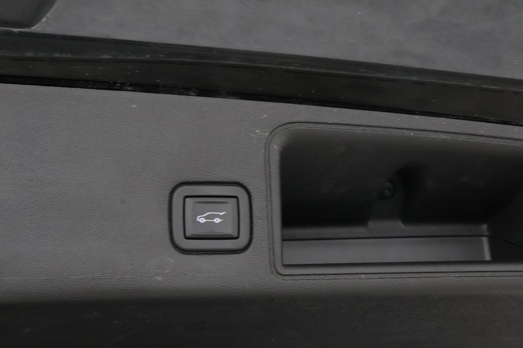 Used 2022 GMC Terrain SLT w/ Tech Package image 30