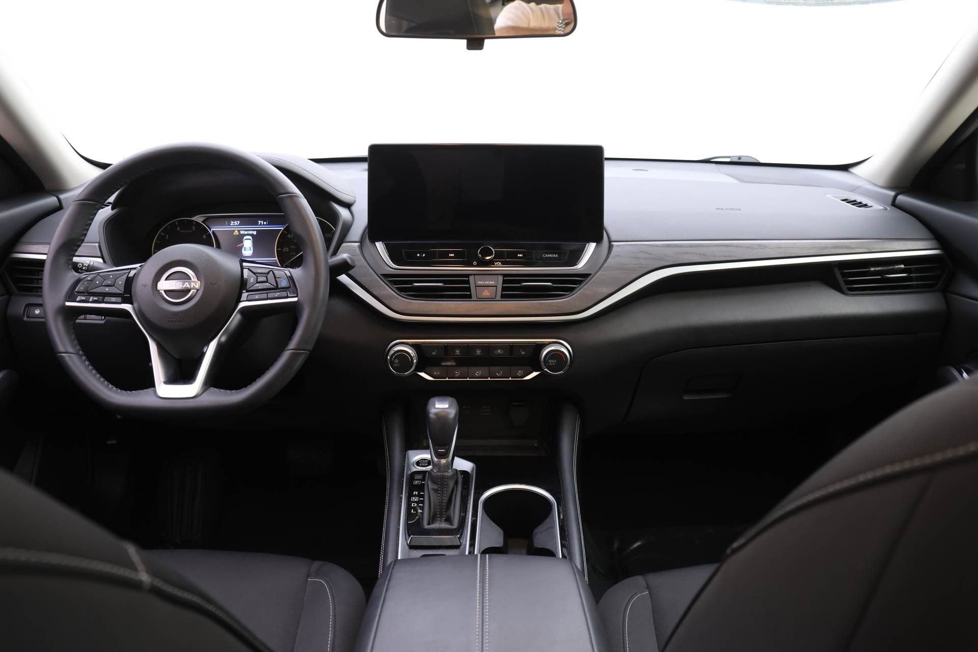 Used 2023 Nissan Altima 2.5 SV w/ SV Premium Package image 5