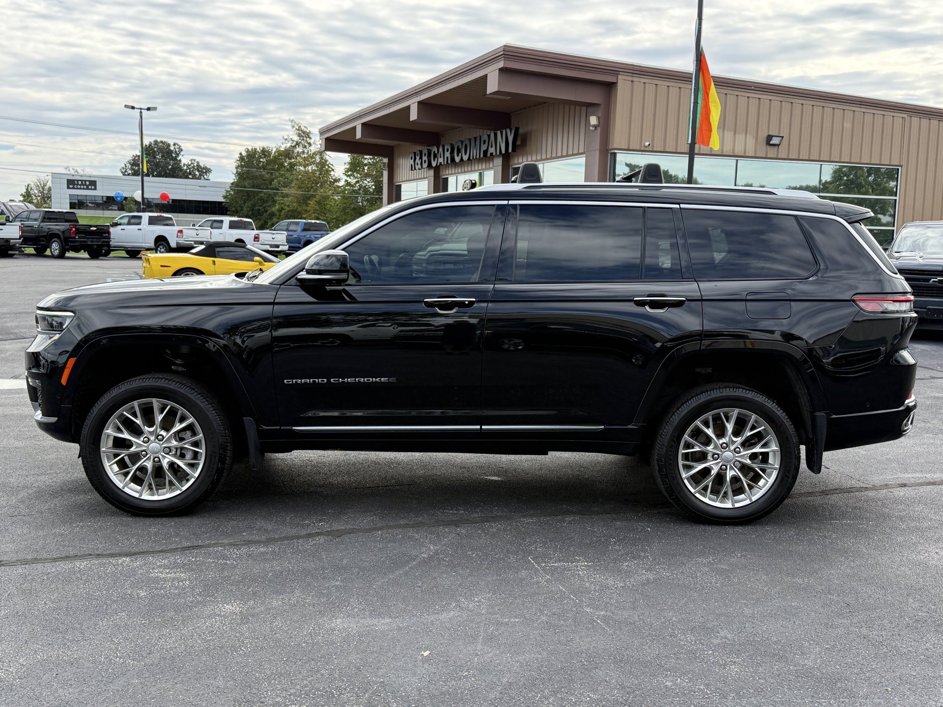 Used 2021 Jeep Grand Cherokee L Summit w/ Luxury Tech Group V AWD/4WD image 5
