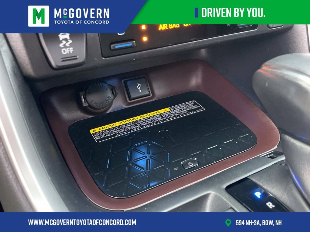 Used 2020 Toyota RAV4 Limited AWD/4WD image 23