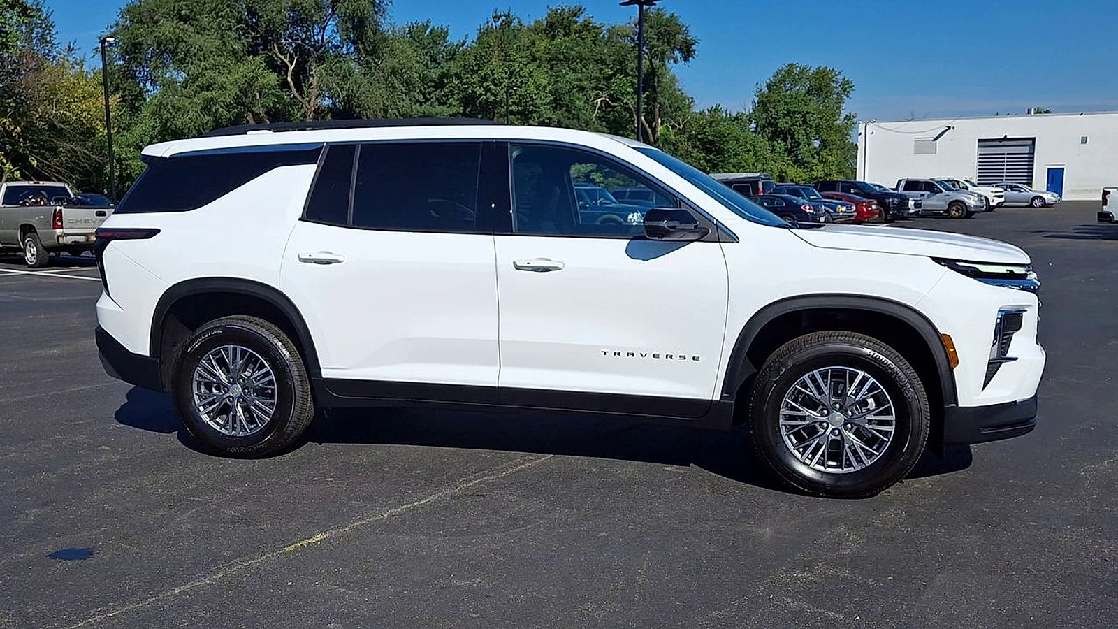 New 2027 Chevrolet Traverse LT w/ Driver Confidence Package AWD/4WD image 4