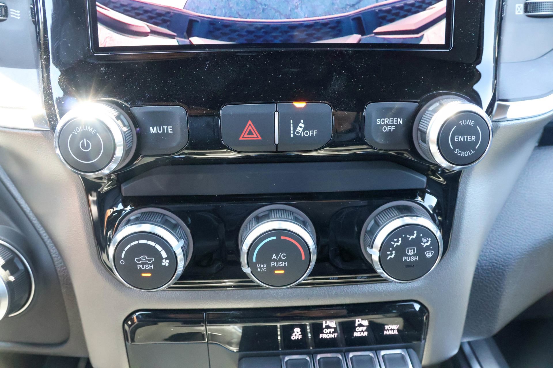 New 2026 RAM 1500 Express AWD/4WD image 19
