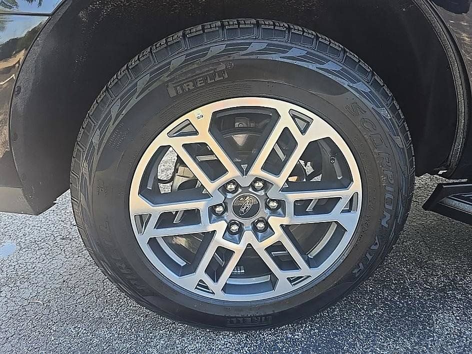 Used 2025 Ford Expedition Active AWD/4WD image 48