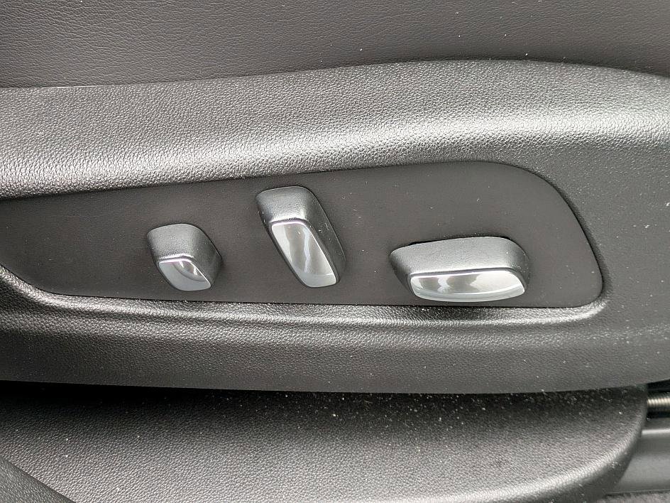 Certified 2025 Cadillac XT5 Premium Luxury image 40