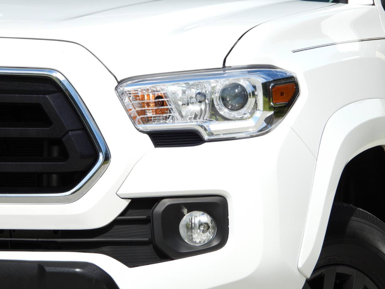 Used 2022 Toyota Tacoma SR5 w/ Technology Package RWD image 4