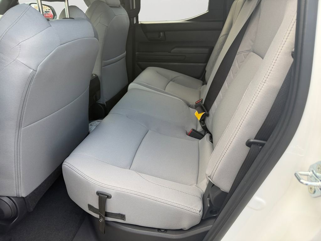 Used 2025 Toyota Tacoma SR5 AWD/4WD image 15