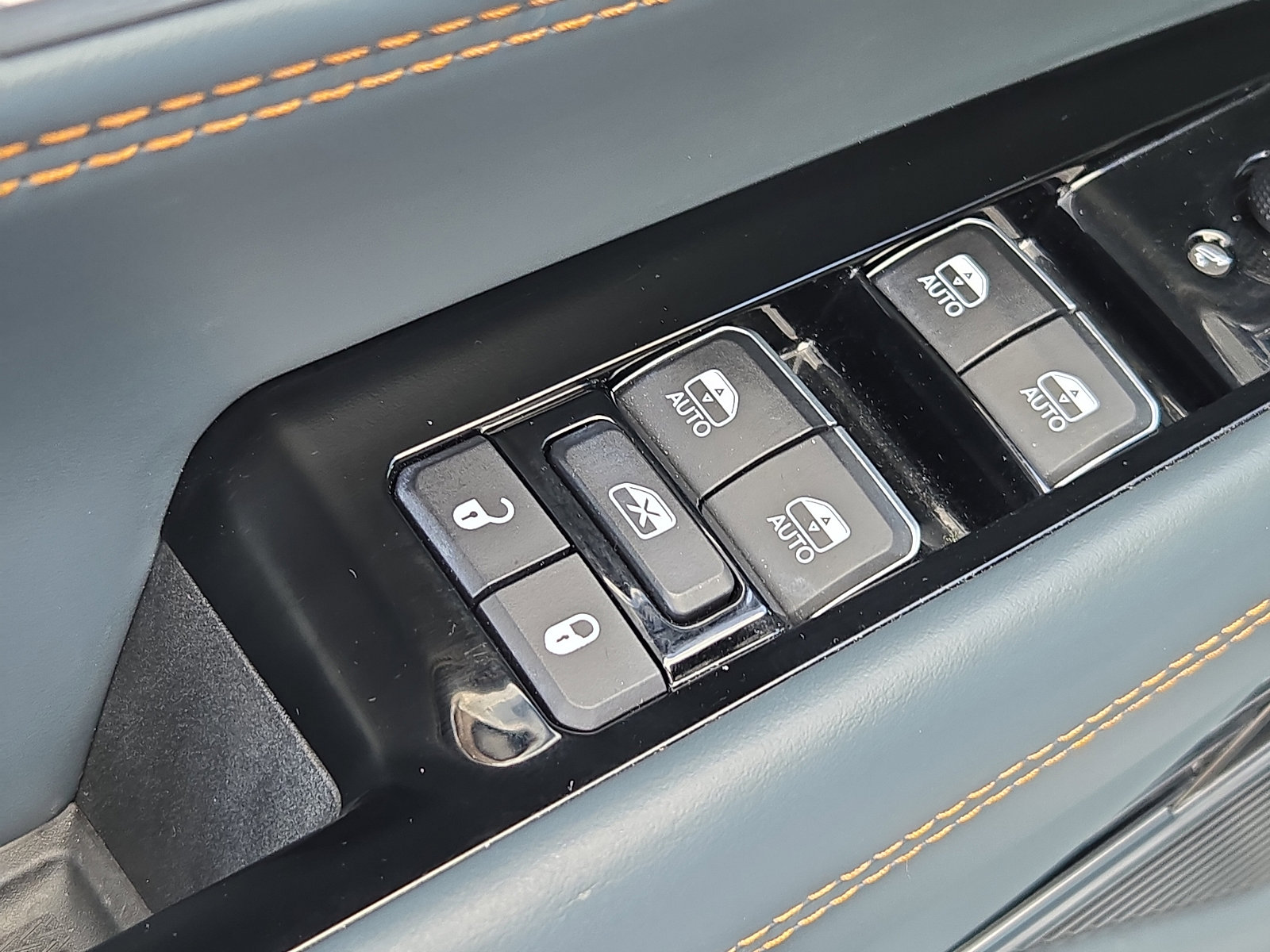 Used 2023 Jeep Grand Wagoneer L Series III w/ HD Trailer Tow Package image 8