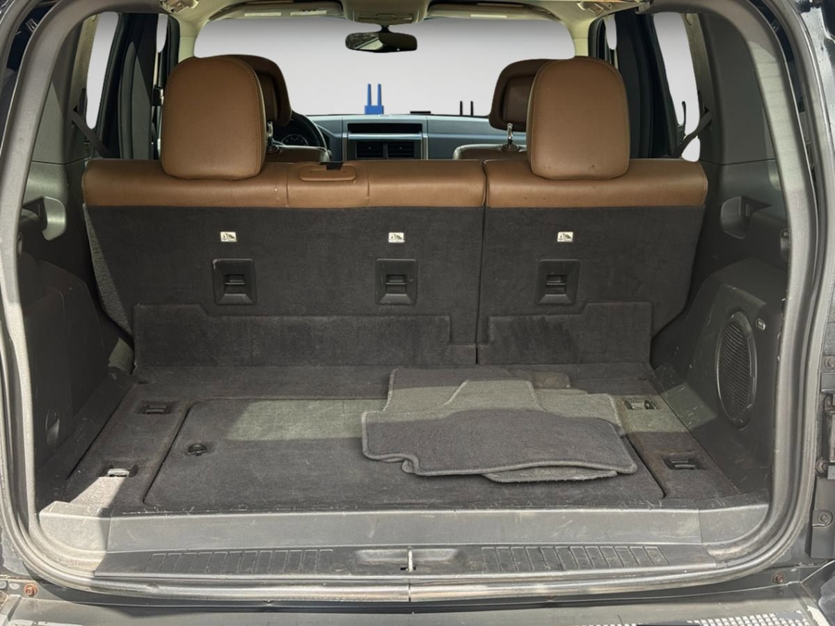 Used 2012 Jeep Liberty Limited RWD image 6