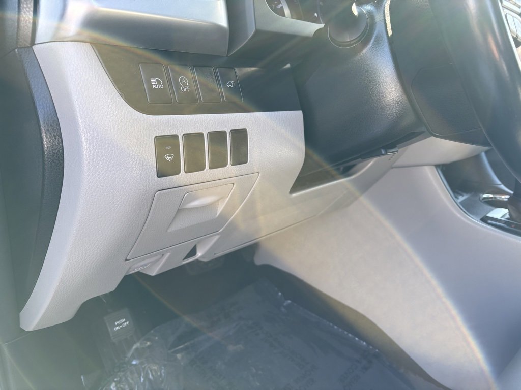 Used 2017 Toyota Highlander XLE image 25