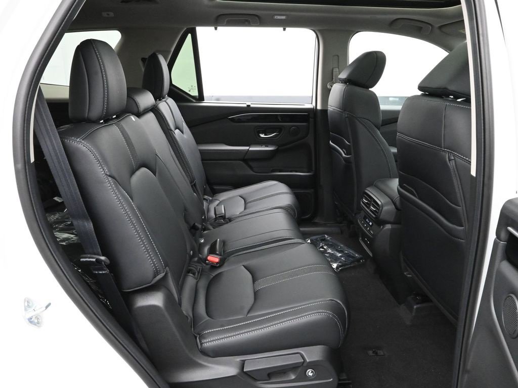 New 2025 Honda Pilot Touring image 40