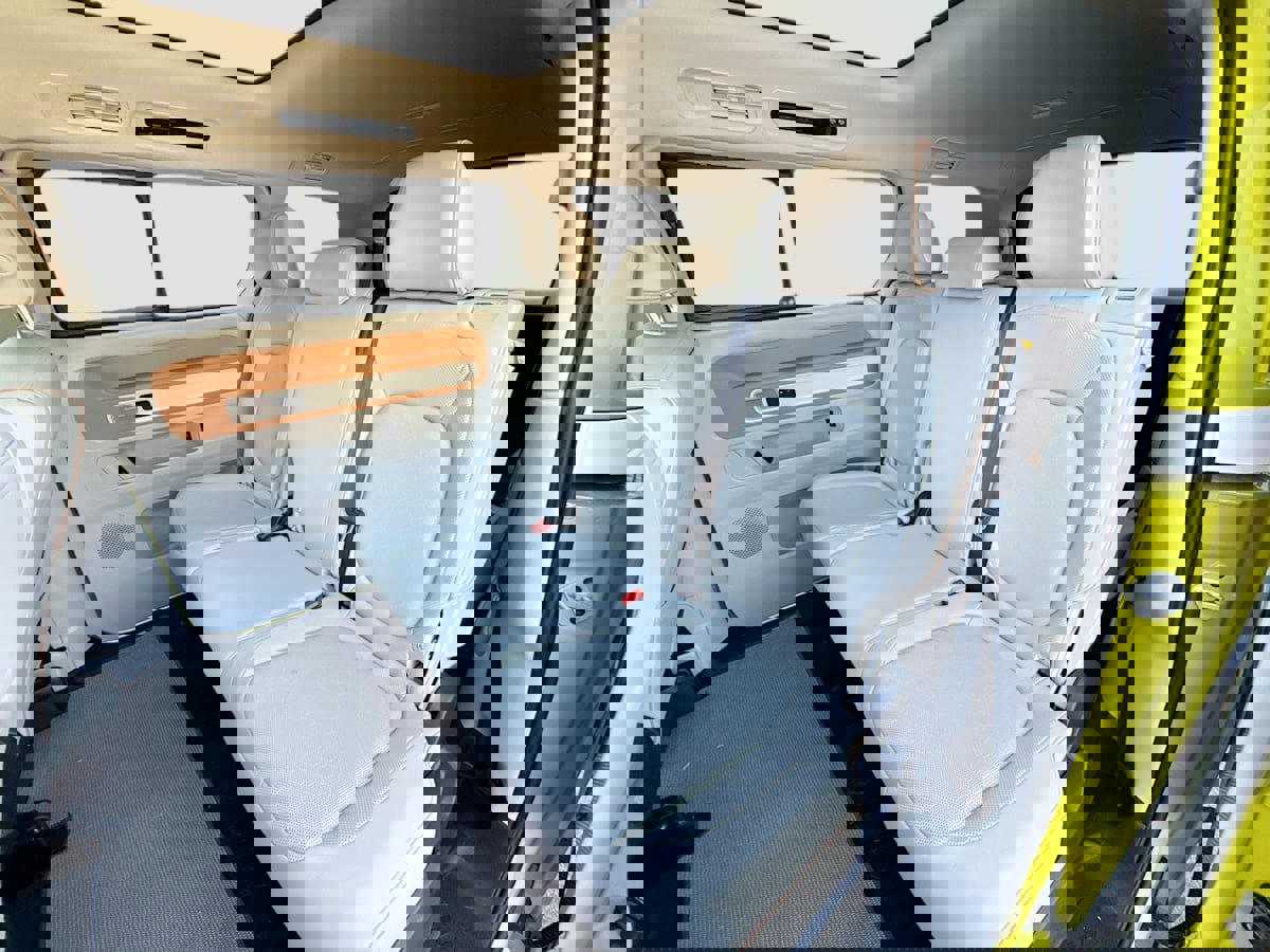 Used 2025 Volkswagen ID. Buzz 1st Edition image 26