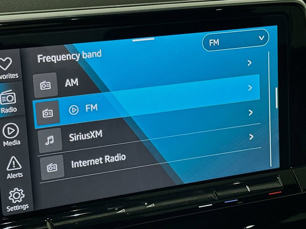 Used 2024 Volkswagen Atlas Cross Sport SEL R-Line image 28