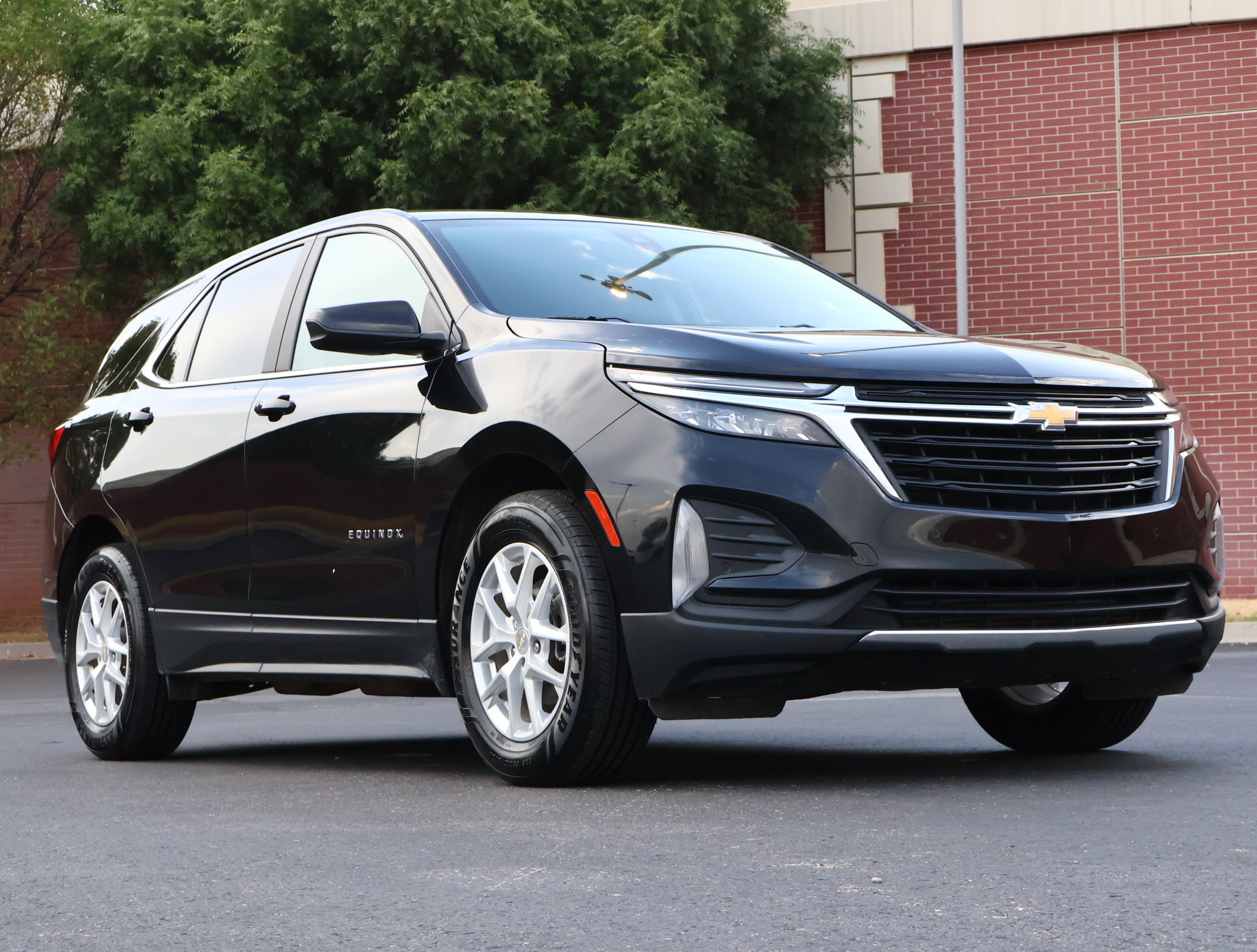 Used 2022 Chevrolet Equinox LT FWD image 1