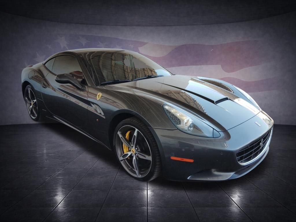 Used 2014 Ferrari California RWD image 7