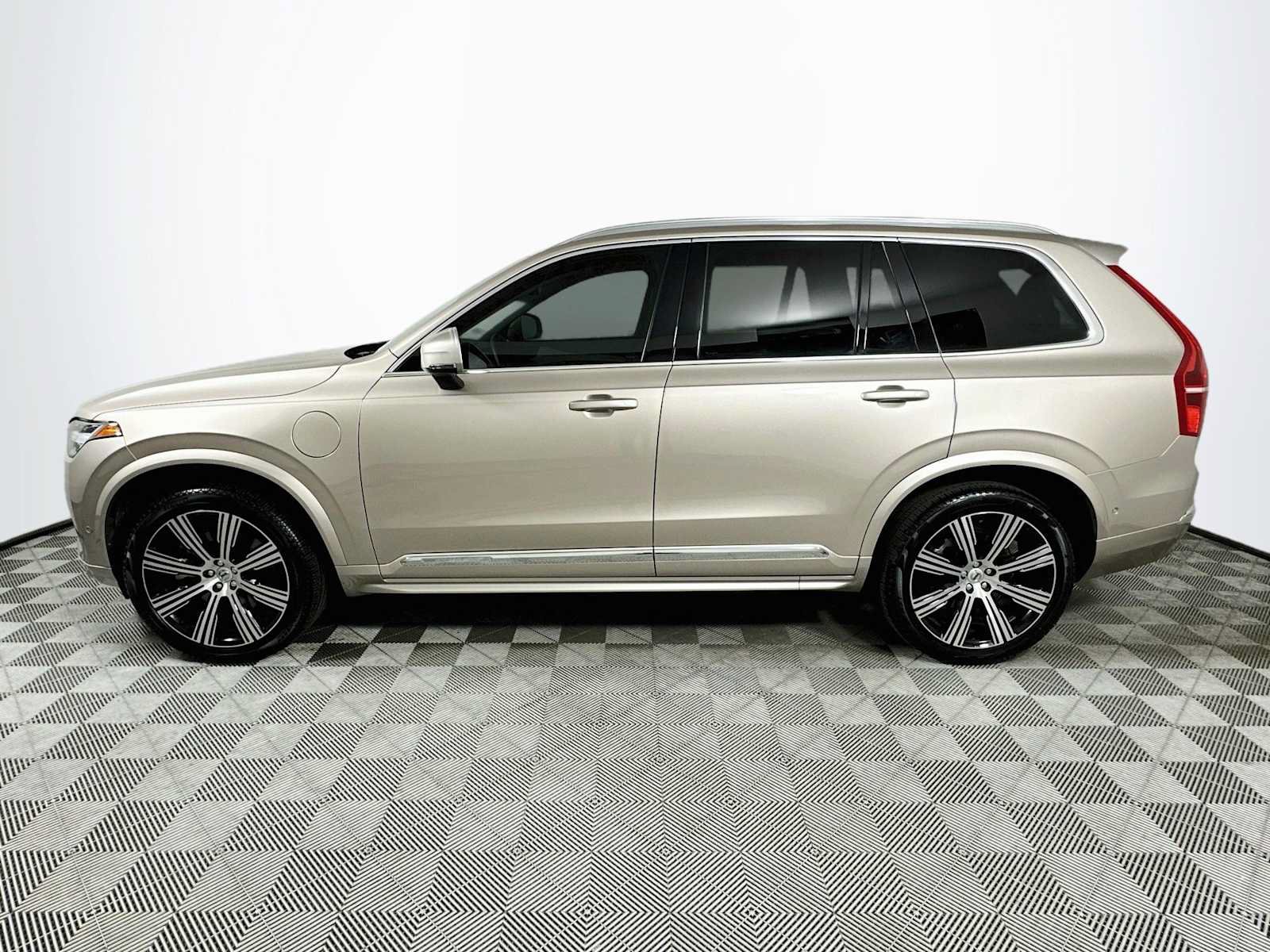 Used 2023 Volvo XC90 T8 Ultimate AWD/4WD image 4