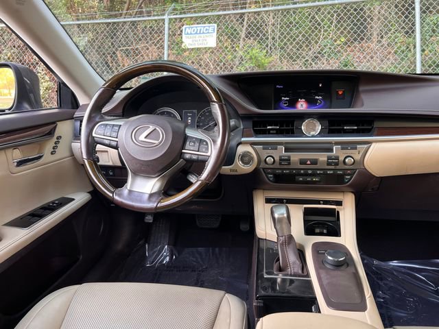 Used 2017 Lexus ES 350 w/ Premium Package image 16