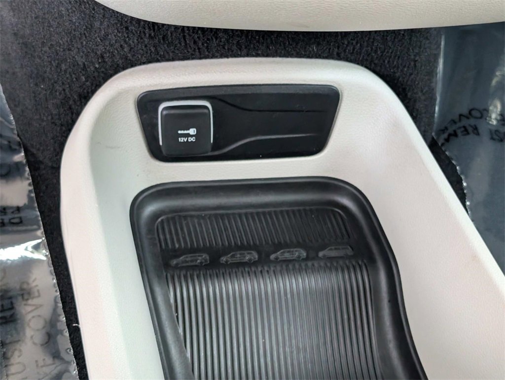 Used 2023 Chrysler Voyager LX image 38