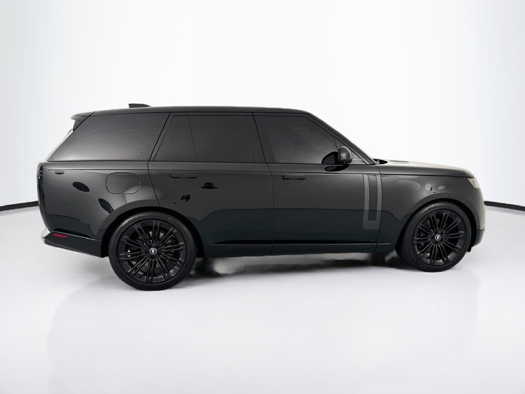 Used 2025 Land Rover Range Rover SE AWD/4WD image 4