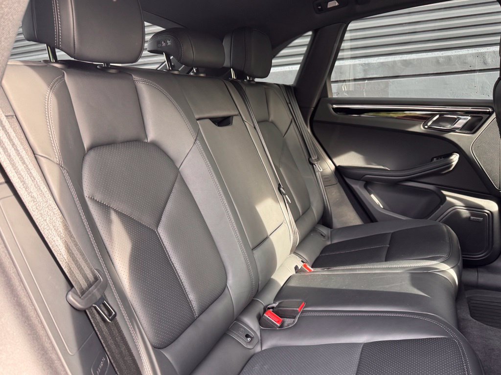 Certified 2026 Porsche Macan AWD/4WD image 19