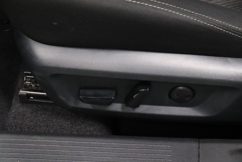 Certified 2025 Nissan Rogue SV FWD image 23