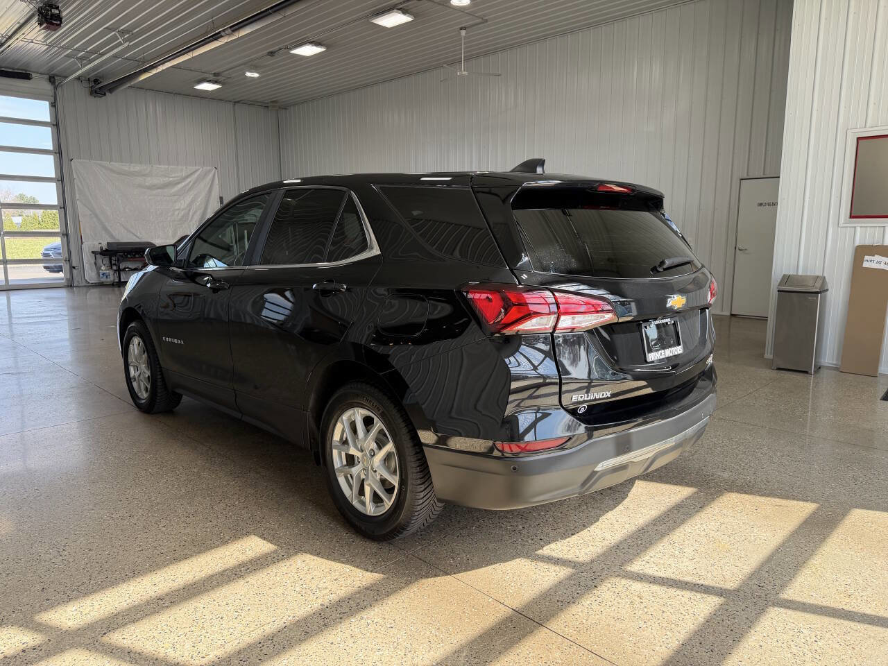 Used 2022 Chevrolet Equinox LT w/ Driver Convenience Package AWD/4WD image 3