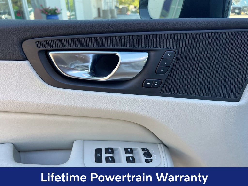 Certified 2025 Volvo XC60 T8 Core AWD/4WD image 11