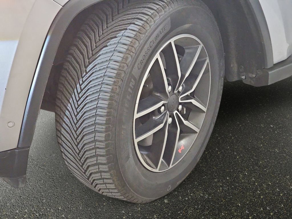 Used 2019 Jeep Grand Cherokee Trailhawk AWD/4WD image 35