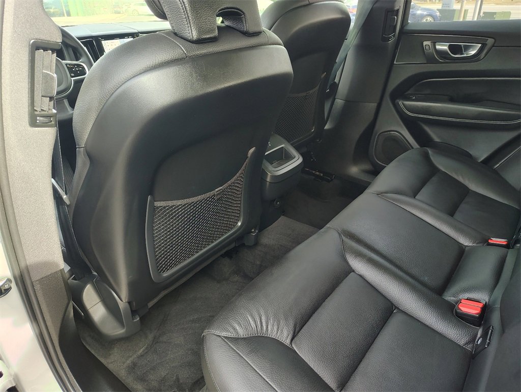 Used 2025 Volvo XC60 B5 Plus image 28