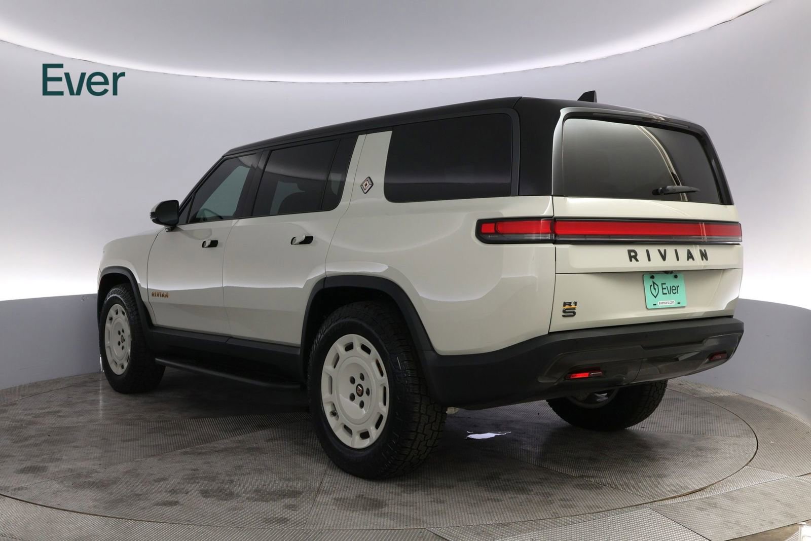 Used 2025 Rivian R1S Adventure AWD/4WD image 17