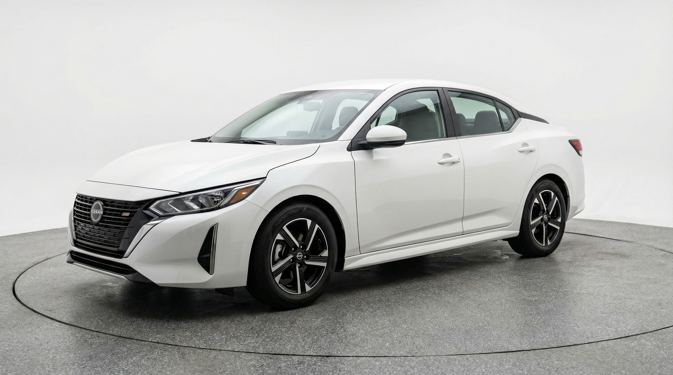 Used 2025 Nissan Sentra SV image 3