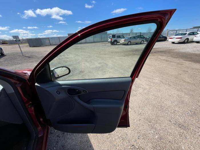 Used 2004 Ford Focus SE image 30