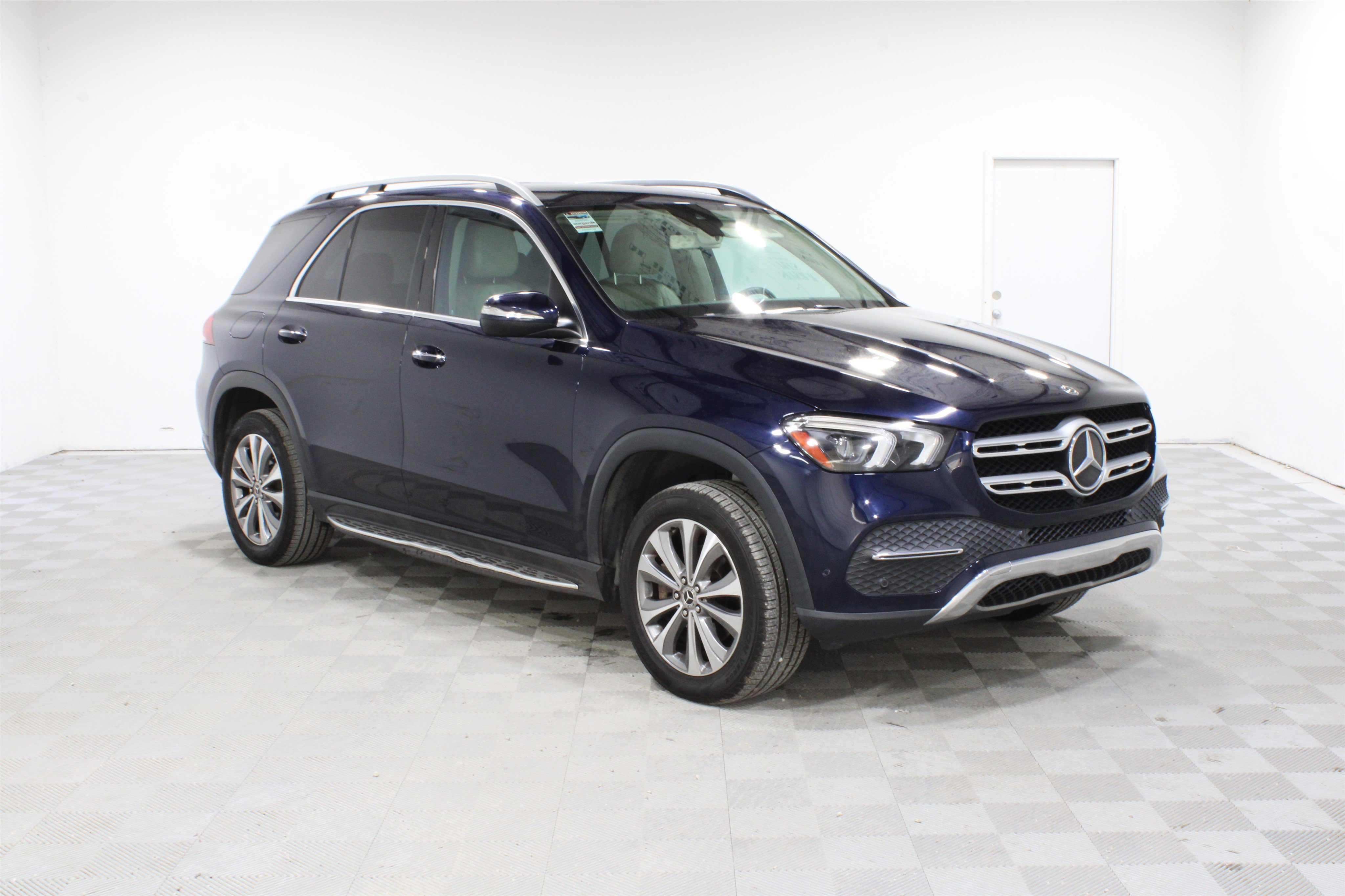 Used 2020 Mercedes-Benz GLE 350 4MATIC w/ Premium Package image 1