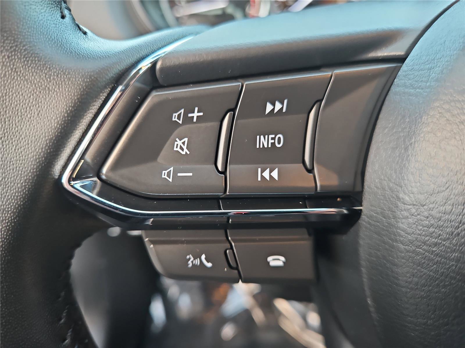 Used 2023 MAZDA CX-9 Touring image 16