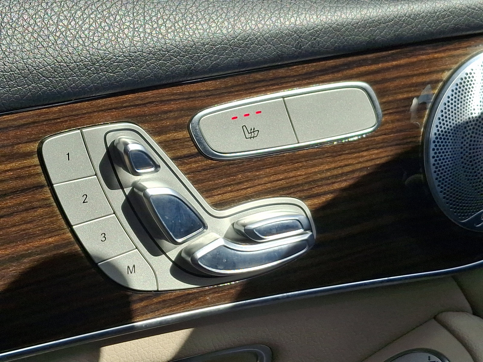 Used 2018 Mercedes-Benz GLC 300 4MATIC w/ Multimedia Package image 22