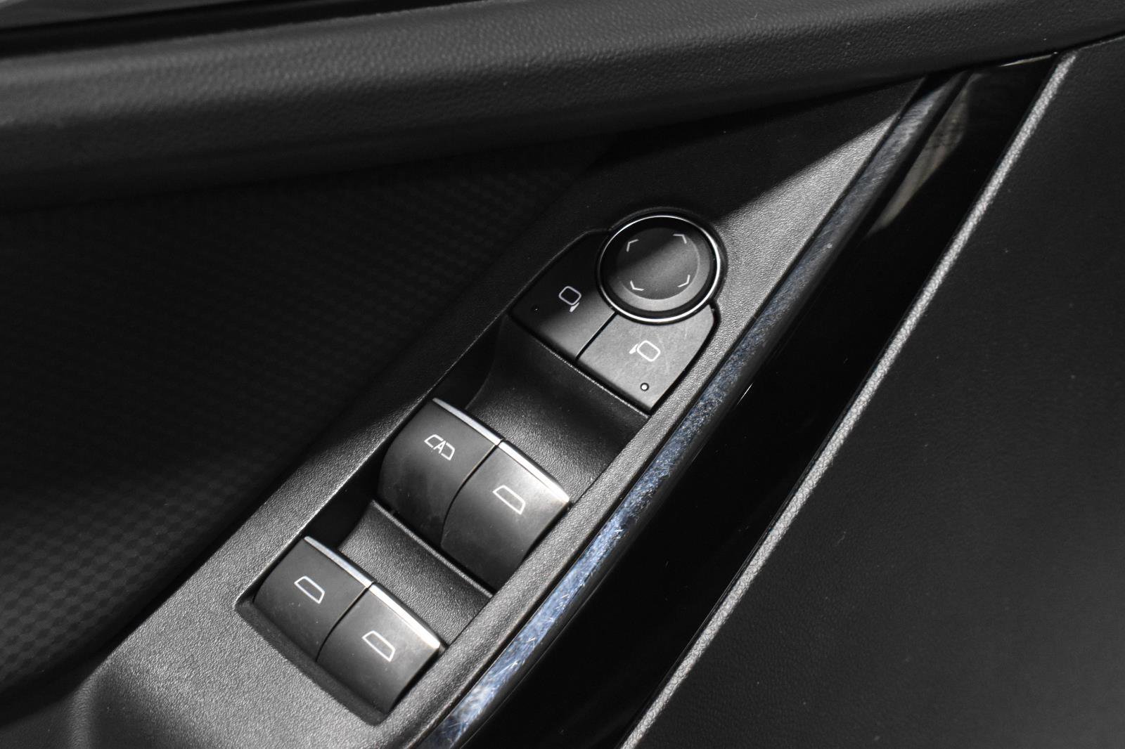 Used 2025 Chevrolet Equinox RS w/ Safety and Technology Package image 10