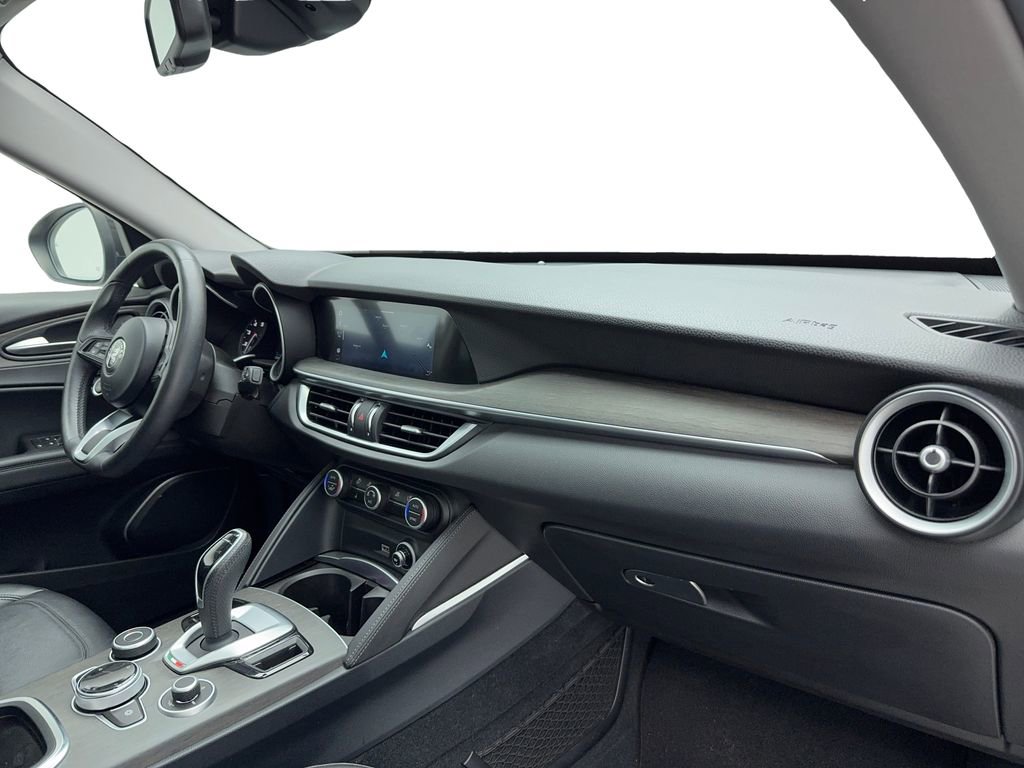 Used 2021 Alfa Romeo Stelvio Ti w/ Nero Edizione image 28
