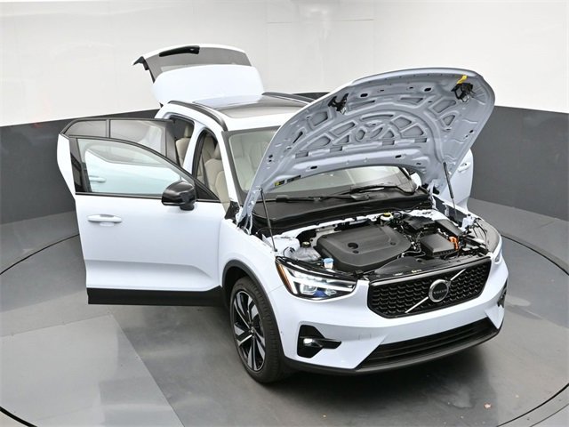Used 2024 Volvo XC40 B5 Ultimate w/ Protection Package Premier image 49