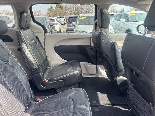 Used 2018 Chrysler Pacifica Limited w/ Tire & Wheel Group image 18