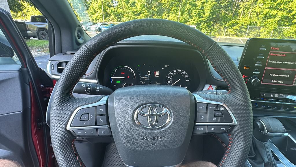 Used 2024 Toyota Sienna XSE w/ XSE Premium Package FWD image 17